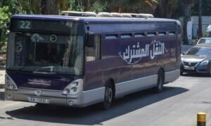النقل المشترك في لبنان… المواطن يسأل، فمن يجيب؟ تجربة مع شركة «كاتش» تفتح باب الأسئلة حول خدمة المواطنين وحقهم في الحصول على المعلومات